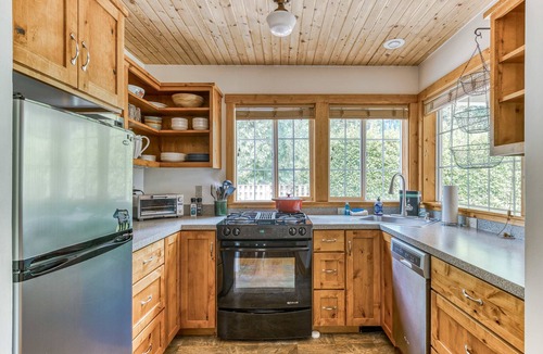 Marmot House | Charming mountain retreat with great deck views & fire pit - near skiing & golf