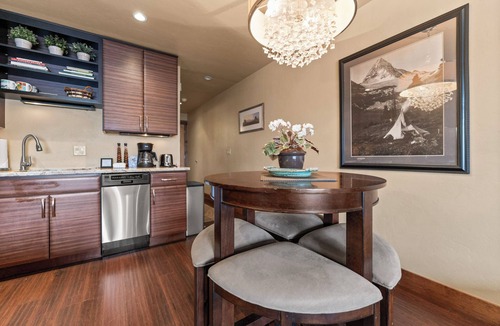 Frisco Condo | Charming Mountain Studio w/ Hot Tub Near Frisco Main St