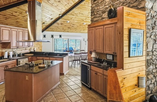 Seven Devils Cabin | Charming Mountain Home with a View