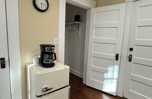 Glendale Apartment | Charming MountainViewnClose to Universal Studios