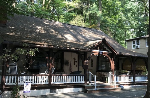 Mount Gretna Heights House | Charming Mt Gretna cottage tucked in a quiet art community filled with music theater and quiet evening dinners on the porch