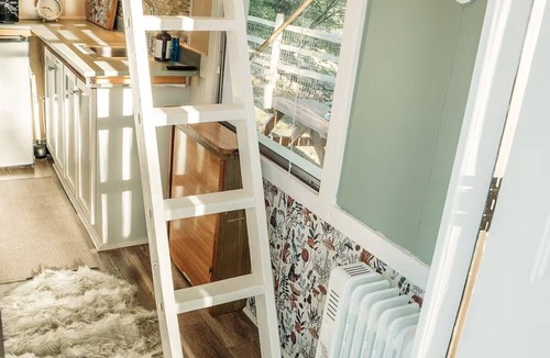 Ashland City Cabin | Charming Music City Tiny House