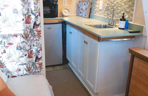 Ashland City Cabin | Charming Music City Tiny House