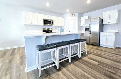 Southport House | Charming new 3-bedroom house in Southport with lake view