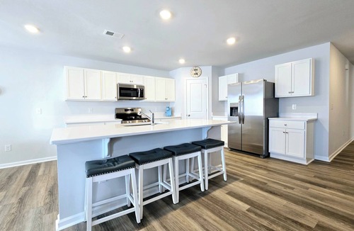 Southport House | Charming new 3-bedroom house in Southport with lake view