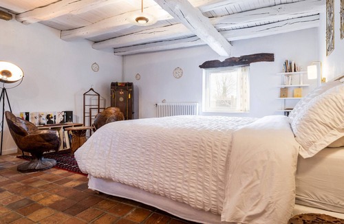 Blain Bed & Breakfast | Charming Nature Retreat: Spacious Suite, Modern Comfort, Yoga & Eco-Friendly Amenities