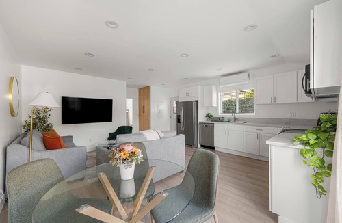 Canoga Park House | Charming New 1BR Hideaway in Canoga Park with Full Kitchen & Peaceful Backyard