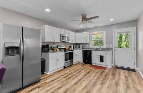 Prince George House | Charming New 3BR Retreat | Between Two Ponds