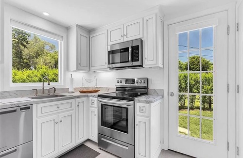 Westbrook Center Cottage | Charming New Beach Cottage