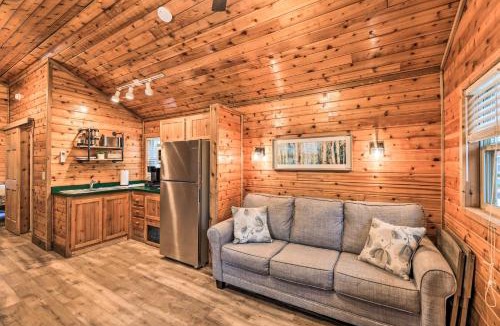 New Bern House | Charming New Bern Log Cabin - Pets Welcome!
