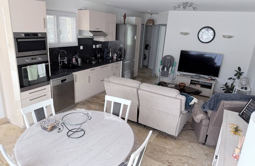 Saint-Porquier House | Charming new T3 ground floor with garden, terrace, shared parking and swimming pool.