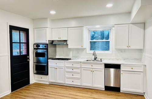 Seminary Hill House | Charming Newly renovated LuxHouse 3BR 1.5BA Backyard PetFriendly Great Location