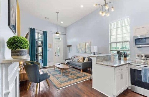 South 7th Ward Apartment | Charming Nola | 15 min walk to French Quarter