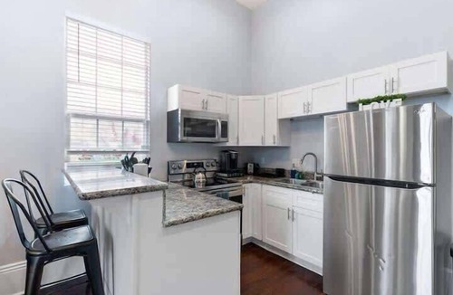 South 7th Ward Apartment | Charming Nola | 15 min walk to French Quarter
