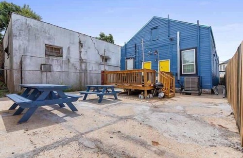 South 7th Ward Apartment | Charming Nola | 15 min walk to French Quarter
