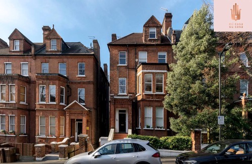 Frognal and Fitzjohns Apartment | Charming Nook in Leafy Hampstead NW3