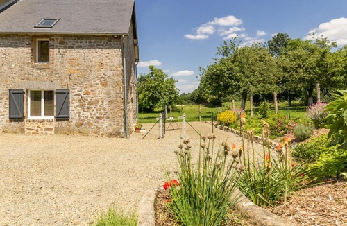 Bourguenolles Cottage | Charming Normandy cottage with wood stove and private yard
