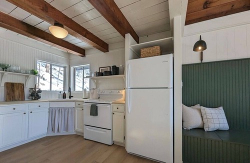 Flat Hollow Marina Cabin | Charming Norris Lake Cabin with views and boat slip @ Marina!