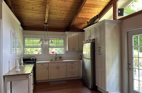 Peconic House | Charming North Fork Beach Cottage