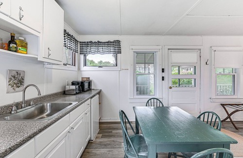 New Suffolk Apartment | Charming North Fork Cottage, Steps to Waterfront