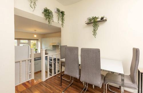 Bowes Apartment | Charming North London Apartment