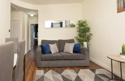 Bowes Apartment | Charming North London Apartment