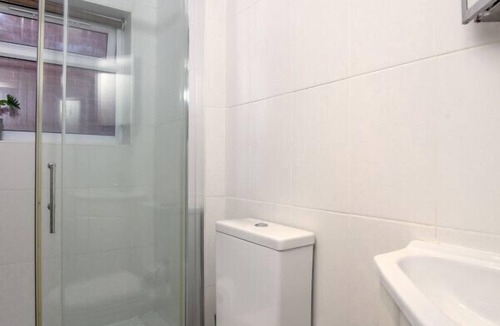 Bowes Apartment | Charming North London Apartment