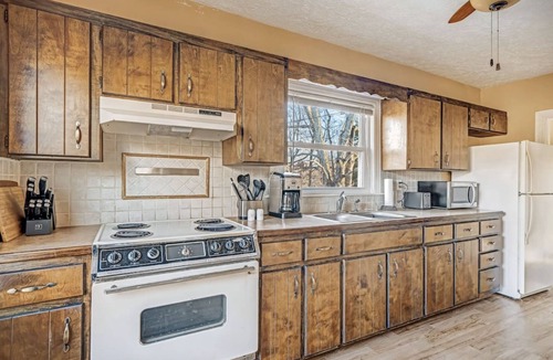 Joelton House | Charming Northwest Nashville Farmhouse