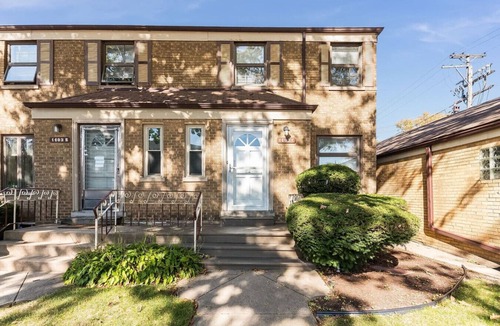 Oak Park Apartment | Charming Oak Park Retreat