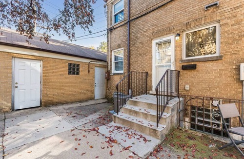 Oak Park Apartment | Charming Oak Park Retreat