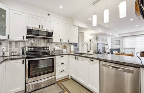 Richmond Hill House | Charming Oasis In Richmond Hill