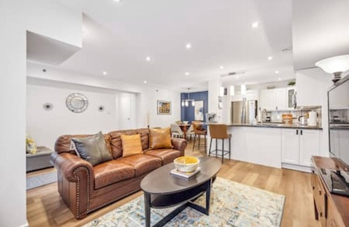Richmond Hill House | Charming Oasis In Richmond Hill