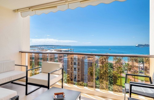 Cannes City Centre Apartment | Charming oasis with terrace 4 BD/8P - Cannes