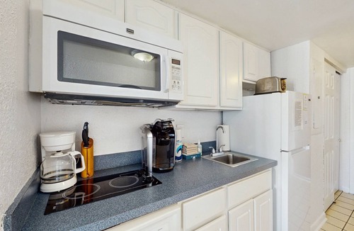 Myrtle Beach Apartment | Charming ocean-view condo w/shared hot tub, pools, and lazy river
