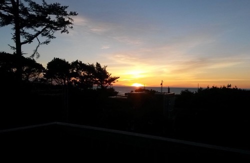 Manzanita House | CHARMING OCEAN VIEW BEACH HOUSE MCA#496