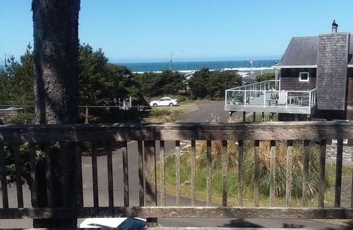 Manzanita House | CHARMING OCEAN VIEW BEACH HOUSE MCA#496