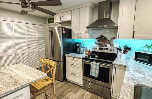 O'byrne House | Charming Oceanfront Beach Cottage - Excellent Value