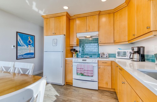 Oceanside Cottage | Charming Oceanfront Getaway with Gorgeous Water Views & Easy Beach Access