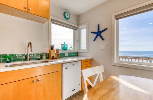 Oceanside Cottage | Charming Oceanfront Getaway with Gorgeous Water Views & Easy Beach Access