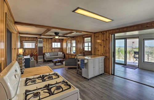 Salisbury House | Charming Oceanfront Home on Salisbury Beach