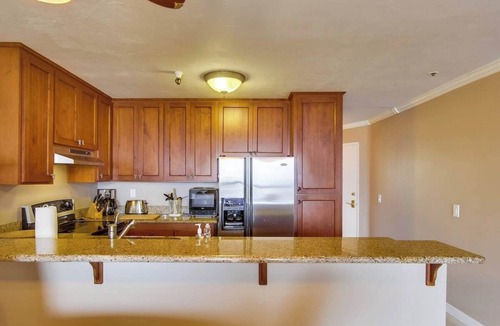 North Pacific Beach Condo | Charming Oceanfront view condo, pool, and parking