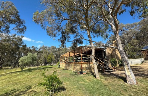 Briagolong Cabin | Charming off-grid cabin with room to explore