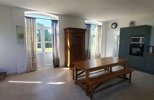 Noyant-la-Gravoyere House | Charming old railway station set in lush parkland