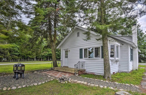 Town of Webb House | Charming Old Forge Home - Walk to Town & River!
