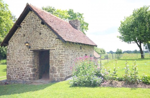 Saint-Simeon Cottage | Charming old house with wifi in a quiet countryside