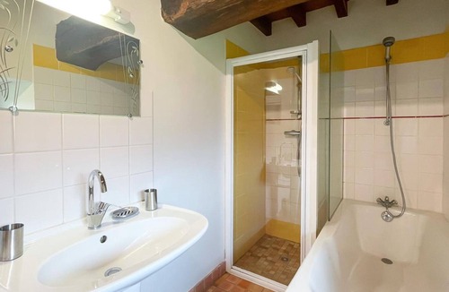 Saint-Simeon Cottage | Charming old house with wifi in a quiet countryside