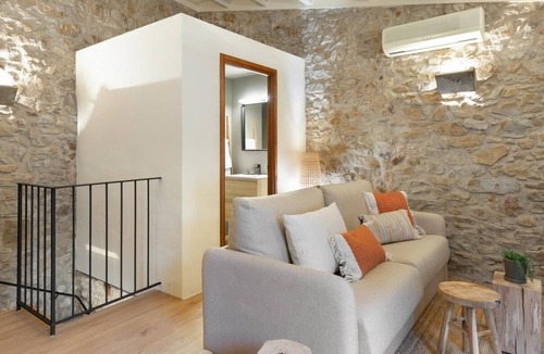 Jafre Cottage | Charming old stone barn. 12kms to Costa Brava beaches