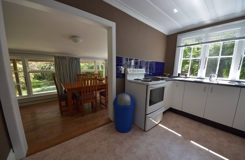 Reefton House | Charming older style cottage .