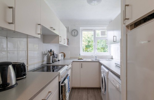 Thamesfield Apartment | Charming One Bed Abode In East Putney