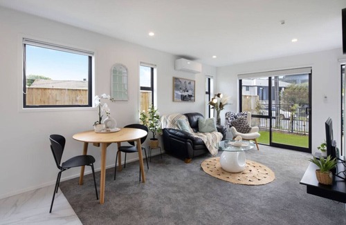 Lower Hutt House | Charming One-Bedroom Stay on Biddle